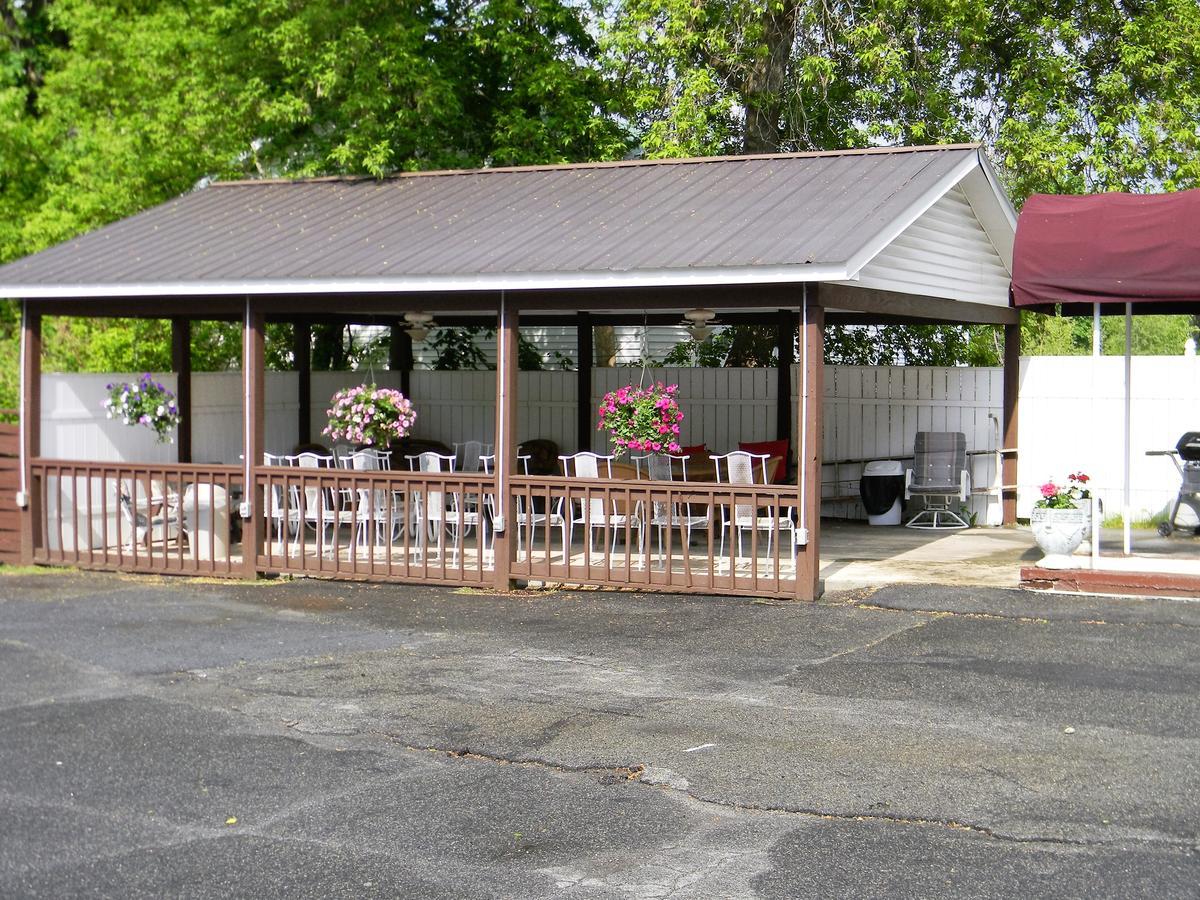 The Stone House Motel & Motor Lodge Ticonderoga Buitenkant foto
