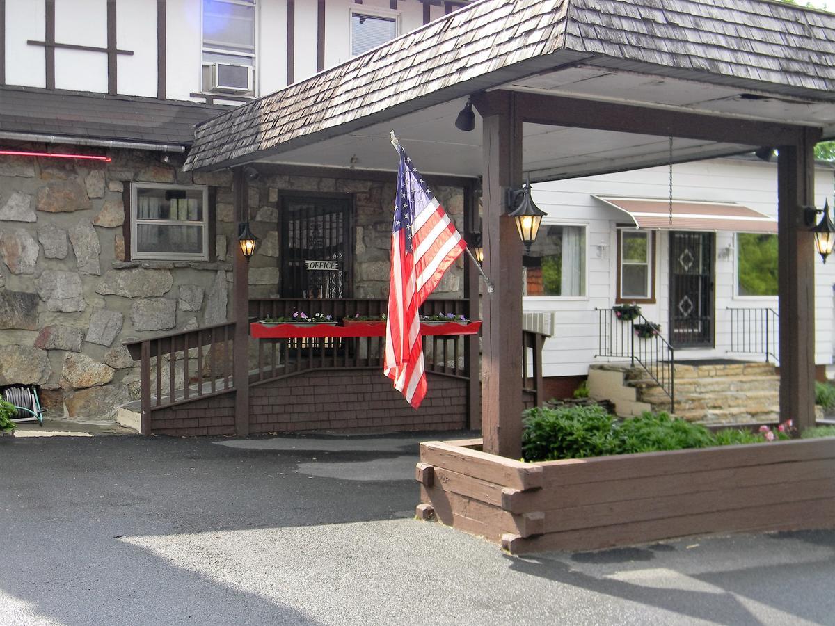 The Stone House Motel & Motor Lodge Ticonderoga Buitenkant foto