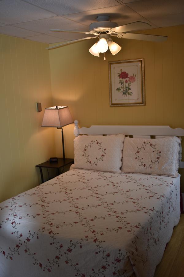 The Stone House Motel & Motor Lodge Ticonderoga Buitenkant foto